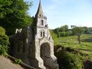 elle a l'ambition de reproduire en miniature la basilique de Lourdes,