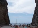 le torrent a cr naturellement une plage  son embouchure.