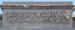 sur l'arc, les scnes de guerre voquent la pacification de la Gaule