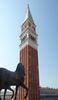 l'omniprsent campanile et une copie de l'un des chevaux vols  Constantinople lors d'une croisade -voir plus loin les originaux-