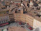 de plus en plus haut dans la tour