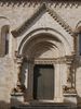 porche attribu  Pisano - encadrement de statues poses sur des lions -