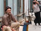 barbare avec ses poules de luxe