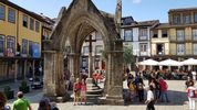 dicule  arcs gothiques commmorant une bataille de 1340 contre les Maures