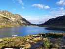 le plus haut des cinq : le lac d'Aumar - au fond on devine le massif de la Maladetta.