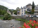 l'glise St Exupre borde par la Neste d'Aure, quelques centaines de mtres avant son confluent avec la Neste du Louron