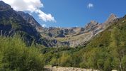 lente approche... les cirques d'Estaub et de Gavarnie tournent le dos  celui de Pineta.