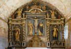 retable renaissance ; la niche de gauche montre Saint Barthlmy tenant un livre et  le couteau instrument de son martyre (il fut corch vif), dans celle de droite, Saint Exupre, en bottes, tient une lance (il combattit les envahisseurs mulsulmans) et la palme du martyre.