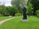 Le jardin de l’amour avec « les Deux Sœurs », « la Vague » et « la Chute »