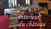 La salle à manger qui peut accueillir 30 convives. Les chaises se manœuvrent à l’aide de roulettes !