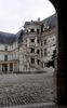 L’escalier monumental, de type vis hors-œuvre, octogonal, dont trois côtés sont encastrés dans le bâtiment lui-même. Il est - fouillé comme un ivoire de Chine - selon Balzac.