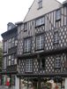 Dans la même rue, maisons à pans de bois