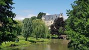 Le château, construit par Imbert et habité depuis par la famille Branicki