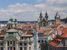un balcon fait le tour de la tour... et permet d'avoir de belles perspectives sur Prague - sur le clich, les grands monuments de la vieille place