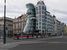 la maison dite dansante situe sur la rue Masarikovo nabresi, le long de la Vltava