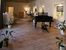 le salon ne manque pas de charme