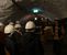 descente dans les galeries reconstitu�es par d'anciens mineurs � quelques m�tres sous terre